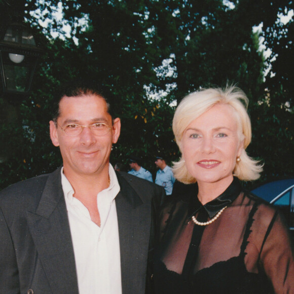 Il n'y a qu'un aspect de sa vie sur lequel elle a tiré un trait, c'est tout ce qui concerne la romance.
Archives - Portrait de Michèle Torr et son mari Jean-Pierre Murzilli. Juillet 1998.