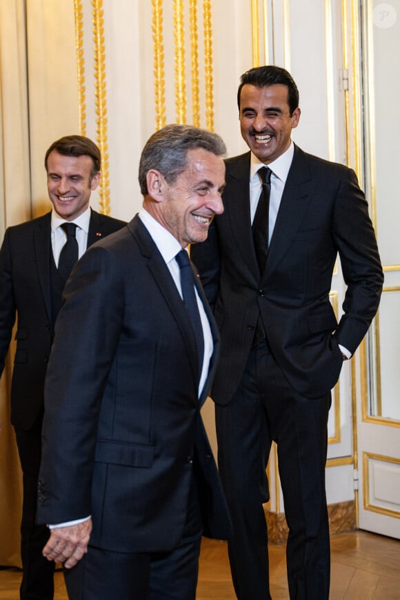 Pour un dîner d'état en l'honneur de l'Emir du Qatar.
Nicolas Sarkozy, Le président Emmanuel Macron, l'émir du Qatar son altesse Tamim ben Hamad Al Thani - Le président Emmanuel Macron et l'émir du Qatar accueillent les invités au dîner d'état en l'honneur de l'émir au palais de l'Elysée à Paris le 27 février 2024. © Eric Tschaen / Pool / Bestimage 