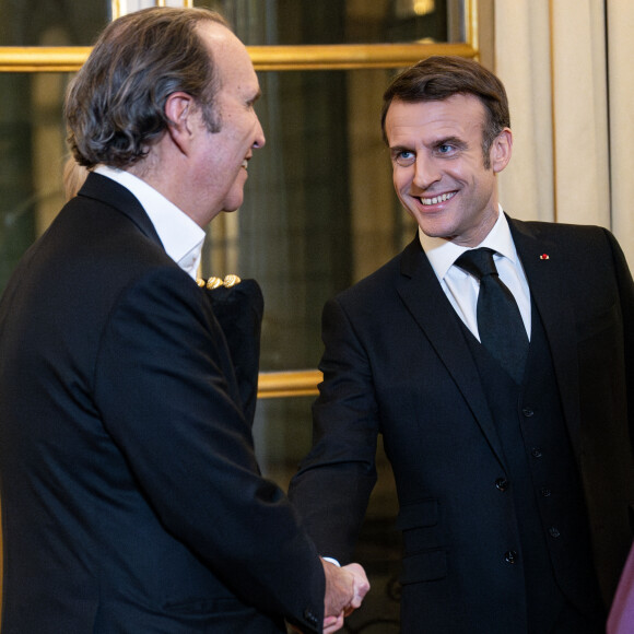Xavier Niel était également présent.
Xavier Niel, Le président Emmanuel Macron - Le président Emmanuel Macron et l'émir du Qatar accueillent les invités au dîner d'état en l'honneur de l'émir au palais de l'Elysée à Paris le 27 février 2024. © Eric Tschaen / Pool / Bestimage 