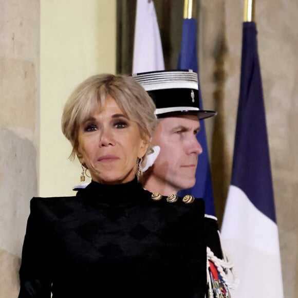 Brigitte Macron et son altesse Tamim ben Hamad Al Thani, emir du Qatar - Arrivées au dîner d'état en l'honneur de l'Emir du Qatar au palais présidentiel de l'Elysée à Paris le 27 février 2024. © Dominique Jacovides / Bestimage 