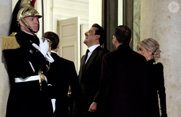 Le président Emmanuel Macron, sa femme Brigitte Macron, son altesse Tamim ben Hamad Al Thani, emir du Qatar - Arrivées au dîner d'état en l'honneur de l'Emir du Qatar au palais présidentiel de l'Elysée à Paris le 27 février 2024. © Dominique Jacovides / Bestimage 