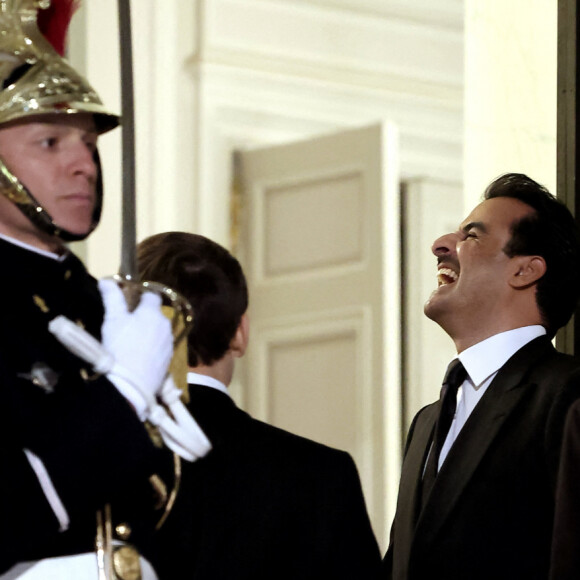 Le président Emmanuel Macron, sa femme Brigitte Macron, son altesse Tamim ben Hamad Al Thani, emir du Qatar - Arrivées au dîner d'état en l'honneur de l'Emir du Qatar au palais présidentiel de l'Elysée à Paris le 27 février 2024. © Dominique Jacovides / Bestimage 