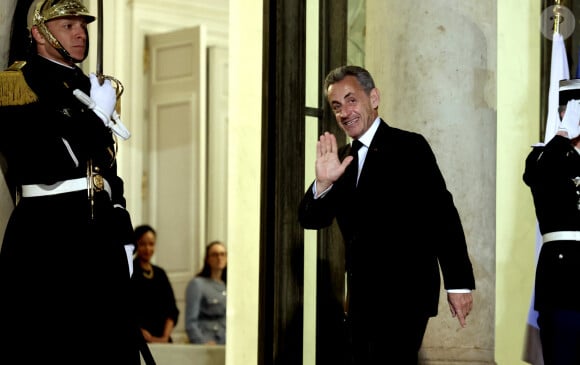 Nicolas Sarkozy - Arrivées au dîner d'état en l'honneur de l'Emir du Qatar au palais présidentiel de l'Elysée à Paris le 27 février 2024. © Dominique Jacovides / Bestimage 