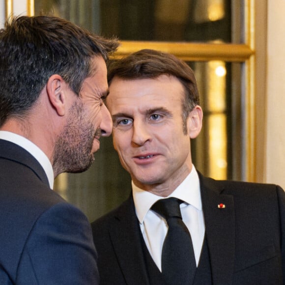 Brigitte Macron, Tony Estanguet, président de Paris 2024, Le président Emmanuel Macron - Le président Emmanuel Macron et l'émir du Qatar accueillent les invités au dîner d'état en l'honneur de l'émir au palais de l'Elysée à Paris le 27 février 2024. © Eric Tschaen / Pool / Bestimage 