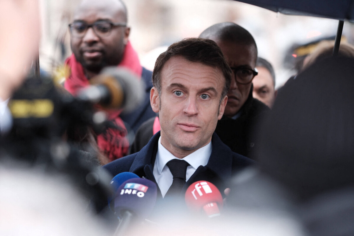 Photo : Le Président Français Emmanuel Macron Accompagné Du Directeur ...