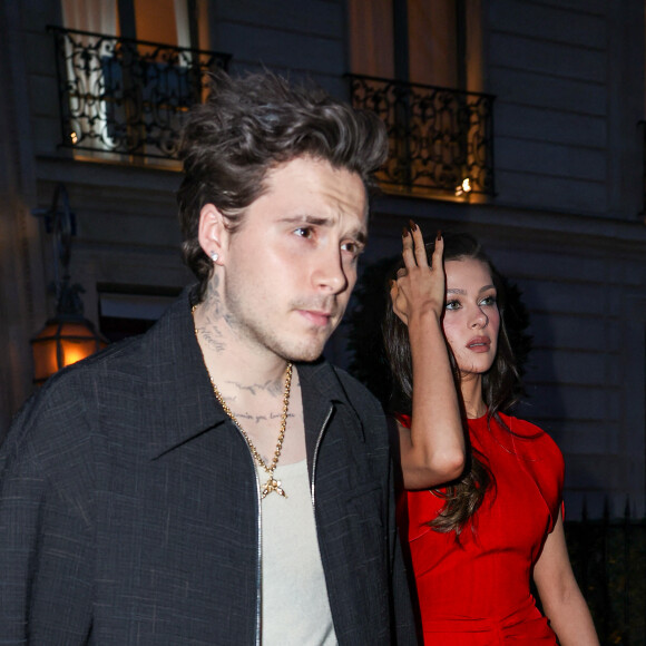 "Tu me manques @RomeoBeckham xx"
Brooklyn Beckham et sa femme Nicola Peltz - La famille Beckham à la sortie de l'hôtel La Réserve lors de la mode femme automne / hiver 2024-2025 lors de la Fashion Week de Paris (PFW), à Paris, France, le 1 mars 2024. 