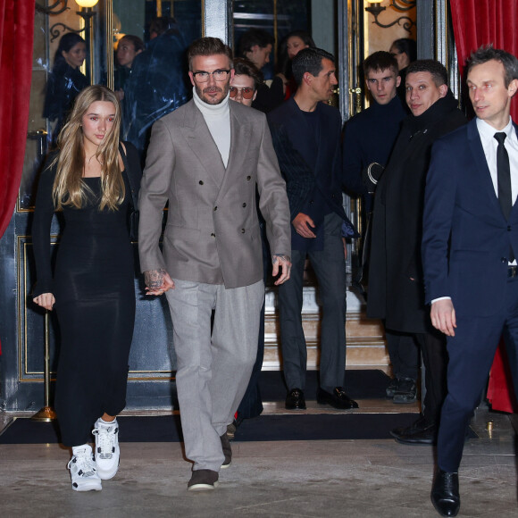 David, Harper et Cruz - La famille Beckham à la sortie de l'hôtel La Réserve lors de la mode femme automne / hiver 2024-2025 lors de la Fashion Week de Paris (PFW), à Paris, France, le 1 mars 2024. 