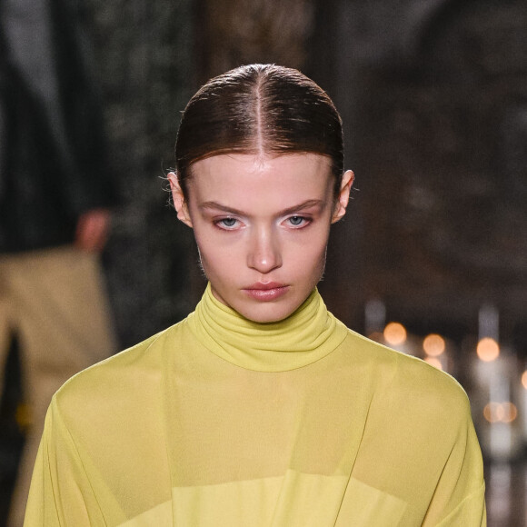 Défilé Victoria Beckham mode femme automne / hiver 2024-2025 lors de la Fashion Week de Paris (PFW), à l'hôtel Salomon de Rothschild, à Paris, France, le 1er mars 2024. 