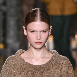 Défilé Victoria Beckham mode femme automne / hiver 2024-2025 lors de la Fashion Week de Paris (PFW), à l'hôtel Salomon de Rothschild, à Paris, France, le 1er mars 2024. 
