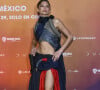 À Mexico, elle a porté un costume Torishéju qui comprenait un top drapé avec une cape élégante et une jupe asymétrique dans des tons gris, bleu foncé et rouge.
Archives : Zendaya à Mexico