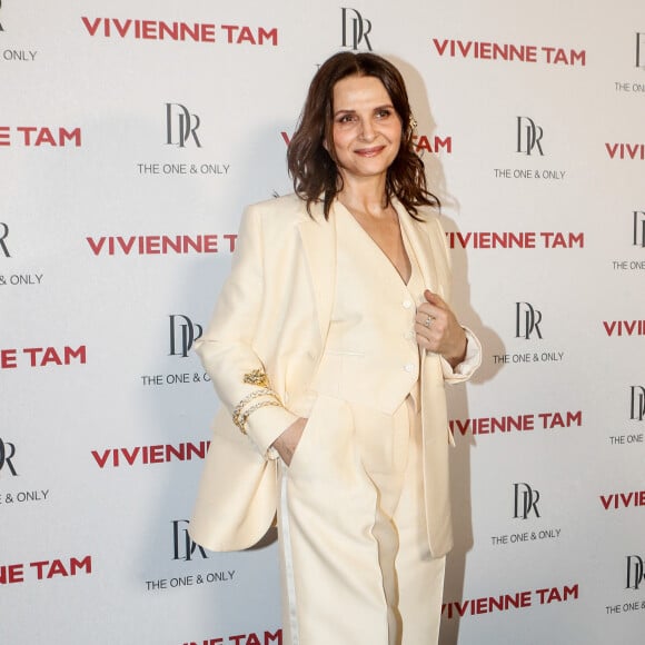 Exclusif - Juliette Binoche - Défilé Vivienne Tam femme automne-hiver 2024-2025 lors de la Fashion Week de Paris au palais de Tokyo. Le 2 mars 2024. © Christophe Clovis/Bestimage