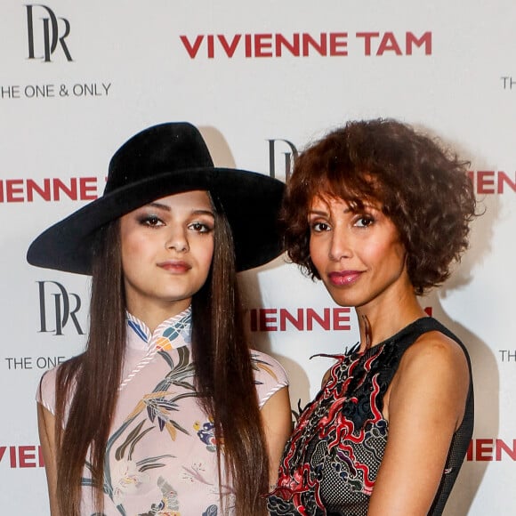 Le 2 mars 2024, Sonia Rolland a amené son aînée, Tess, avec elle au palais de Tokyo de Paris.
Exclusif - Sonia Rolland et sa fille Tess Rocancourt - Défilé Vivienne Tam femme automne-hiver 2024-2025 lors de la Fashion Week de Paris au palais de Tokyo. Le 2 mars 2024. © Christophe Clovis/Bestimage