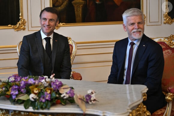 Il est retourné à ses activités de président dès ce début de semaine.
Emmanuel Macron en visite en République Tchèque, 5 mars 2024.