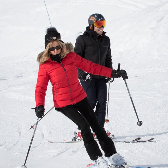 Le couple s'y était également rendu au mois de décembre.
Exclusif - Le président Emmanuel Macron et sa femme Brigitte Macron (Trogneux) font du ski dans la station de la Mongie le 26 décembre 2017. © Dominique Jacovides - Cyril Moreau / Bestimage 