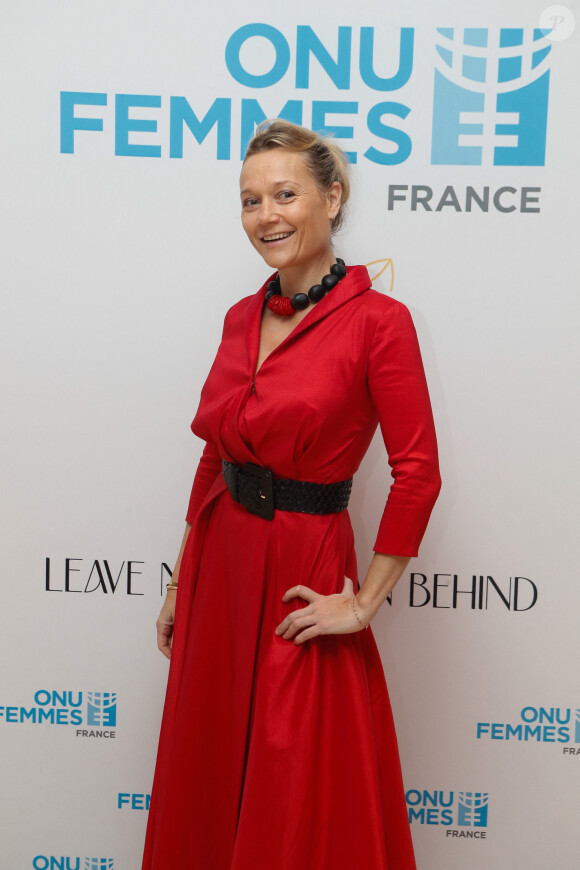 Caroline Vigneaux - Dîner de gala du 10e anniversaire de l'association "ONU Femmes France" au Pavillon Vendôme à Paris, le 15 novembre 2023. © Christophe Clovis / Bestimage