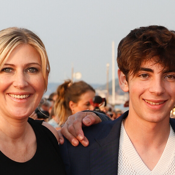Amanda Sthers et Léon Hesby sur le tapis rouge du prix du court métrage lors du 37ème festival du film de Cabourg (37ème journées romantiques du 14 au 18 juin 2023), à Cabourg, France, le 16 juin 2023. © Coadic Guirec/Bestimage 
