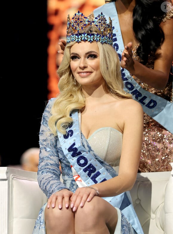 Rappelons qu'elles sont 112 candidates, et toutes ont leur chance pour succéder à Karolina Biewleska.
Karolina Biewleska from Poland, who has been crowned as The 70th Miss World. Puerto Rico in March 17, 2022. Photo by Miss World/SWNS/ABACAPRESS.COM