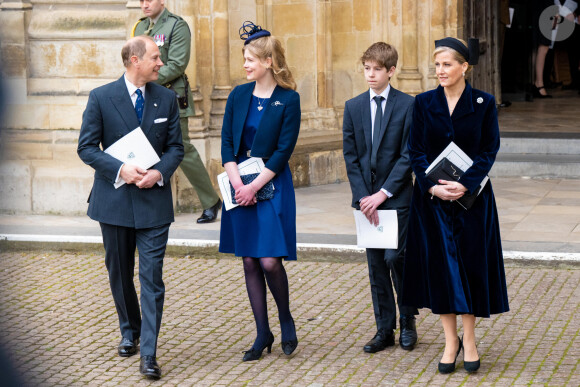 Sophie Rhys-Jones, comtesse de Wessex, Le prince Edward, comte de Wessex, et leurs enfants Louise Mountbatten-Windsor (Lady Louise Windsor) James Mountbatten-Windsor lors du service d'action de grâce en hommage au prince Philip, duc d'Edimbourg, à l'abbaye de Westminster à Londres, Royaume Uni, le 29 mars 2022. Le prince Philip, duc d'Edimbourg, est décédé le 9 avril 2021. 