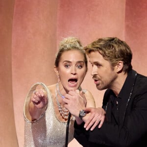 Sur les réseaux sociaux, l'actrice a tenu à féliciter son mari pour son petit numéro. Pas seulement.
Ryan Gosling et Emily Blunt - 96e cérémonie des Oscars au Dolby Theater à Hollywood le 10 mars 2024.