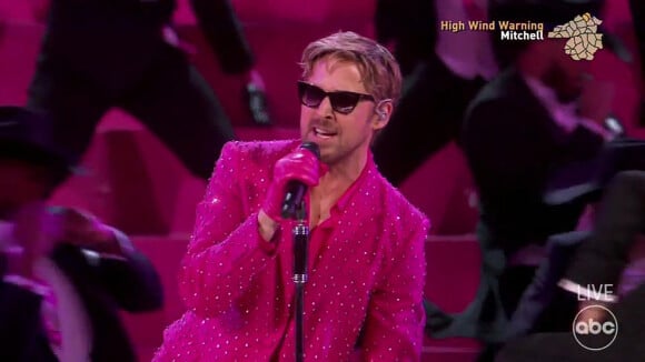 VIDEO Oscars 2024 : Ryan Gosling enflamme la scène... et se fait remonter les bretelles par son amoureuse Eva Mendez !