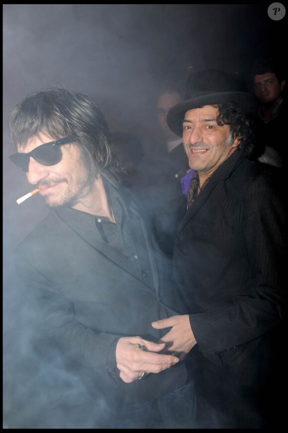 Rachid Taha et Patrick Eudeline à l'occasion de l'inauguration du Bus Palladium, dans le IXe arrondissement de Paris, le 16 mars 2010.