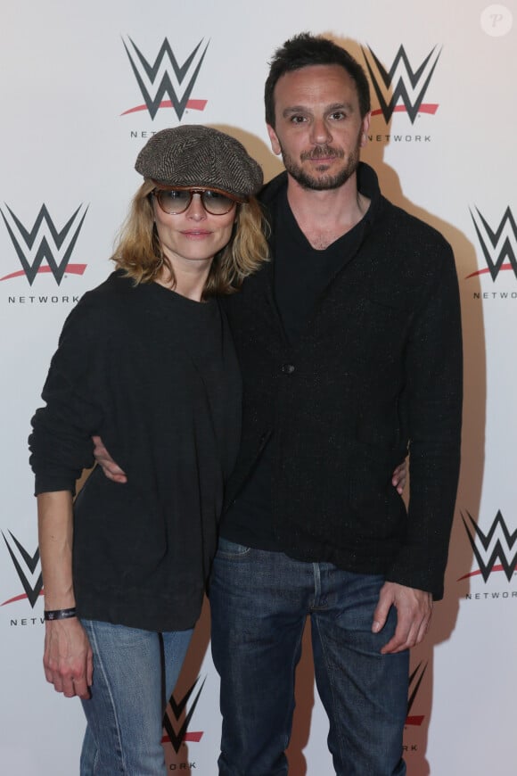 Virginie de Clausade et son compagnon Dimitri Storoge - Le catch WLIVE Revenge à l'AccorHotels Arena à Paris, le 22 avril 2016. © CVS/Bestimage