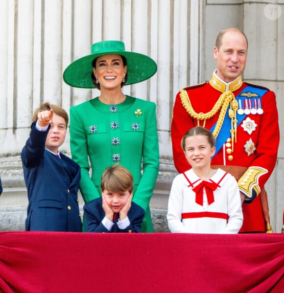 Le prince George, le prince Louis, la princesse Charlotte, Kate Catherine Middleton, princesse de Galles, le prince William de Galles - La famille royale d'Angleterre sur le balcon du palais de Buckingham lors du défilé "Trooping the Colour" à Londres. Le 17 juin 2023