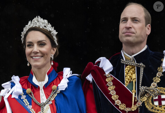 Le prince William, prince de Galles, et Catherine (Kate) Middleton, princesse de Galles - La famille royale britannique salue la foule sur le balcon du palais de Buckingham lors de la cérémonie de couronnement du roi d'Angleterre à Londres le 5 mai 2023. 