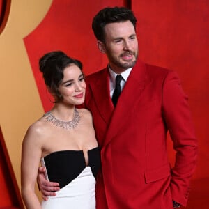 L'acteur portait un sublime costume rouge Dolce & Gabbana.
Chris Evans et Alba Baptista à la Vanity Fair Oscar Party le 10 mars 2024 à Beverly Hills, CA. © Doug Peters/PA Wire/ABACAPRESS.COM
