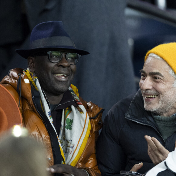 Lilian Thuram et sa femme Kareen Guiock - People dans les tribunes du quart de finale de la coupe de France de football entre le Paris Saint-Germain et l'OGC Nice (3-1) au Parc des Princes à Paris le 13 mars 2024. © Cyril Moreau/Bestimage