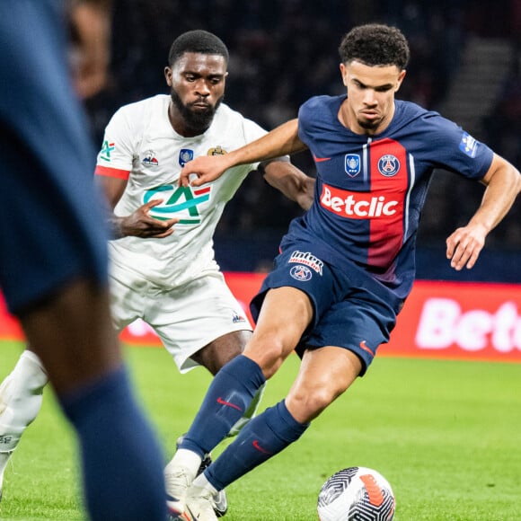 Warren Zaire-Emery (Paris SG) Jeremie Boga (OGC Nice) - Quart de finale de la coupe de France de football entre le Paris Saint-Germain et l'OGC Nice (3-1) au Parc des Princes à Paris le 13 mars 2024.  Quarter-final of the French Football Cup between Paris Saint-Germain and OGC Nice (3-1) at the Parc des Princes in Paris on March 13, 2024. 