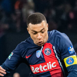 Kylian Mbappe (Paris SG) Morgane Sanson (OGC Nice) - Quart de finale de la coupe de France de football entre le Paris Saint-Germain et l'OGC Nice (3-1) au Parc des Princes à Paris le 13 mars 2024. 