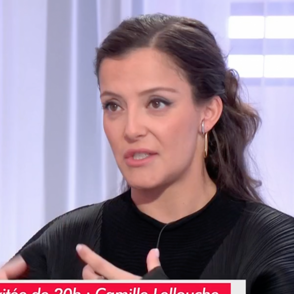 "J'avais un bouton de fièvre, 20kg en plus."
Camille Lellouche, invitée de l'émision "Clique", évoque le tremblement de terre au Maroc et sa fille avec qui elle était en danger.