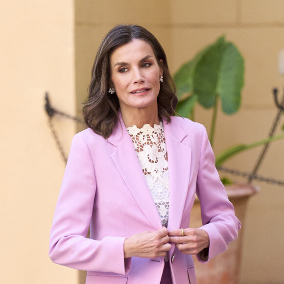 Le roi Felipe VI d'Espagne et la reine Letizia d'Espagne assistent à la remise des Prix nationaux de recherche 2023 à Gandie, le 14 mars 2024. 