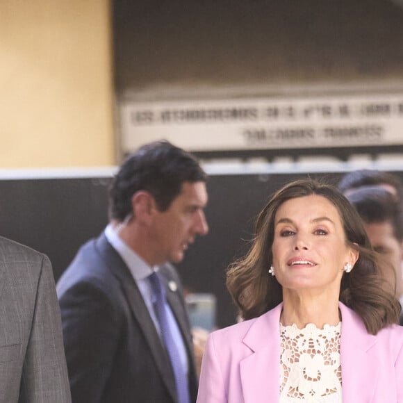 Le roi Felipe VI d'Espagne et la reine Letizia d'Espagne assistent à la remise des Prix nationaux de recherche 2023 à Gandie, le 14 mars 2024. 