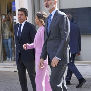 Le roi Felipe VI d'Espagne et la reine Letizia d'Espagne assistent à la remise des Prix nationaux de recherche 2023 à Gandie, le 14 mars 2024. 
