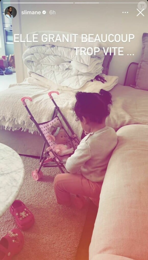 Le chanteur est l'heureux père d'une petite fille baptisée Esmeralda
Slimane se désole de voir sa fille grandir "trop vite" en publiant une photo d'elle sur Instagram.