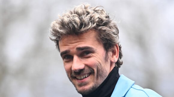 PHOTOS Antoine Griezmann comparé à George Michael : avez-vous vu son look très vintage à Clairefontaine ?