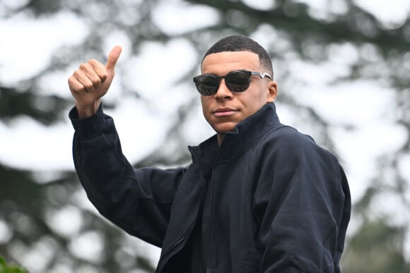 Kylian Mbappe arrive à Clairefontaine, le 18 mars 2024. © Federico Pestellini/Panoramic/Bestimage