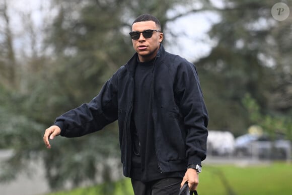 Kylian Mbappe arrive à Clairefontaine, le 18 mars 2024. © Federico Pestellini/Panoramic/Bestimage