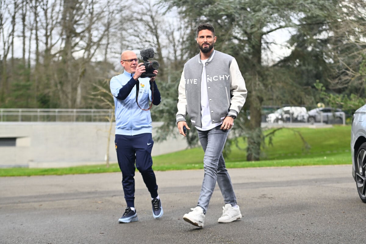 Photo : Olivier Giroud arrive à Clairefontaine, le 18 mars 2024 ...