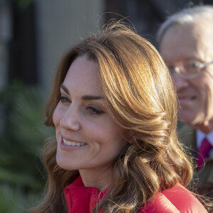 La vidéo de cette "escapade" avec le prince William est donc scrutée par tous.
Kate Catherine Middleton, a participé aux activités caritatives de Noël avec les familles et les enfants lors de sa visite à la "Peterley Manor Farm" à Buckinghamshire. Le 4 décembre 2019