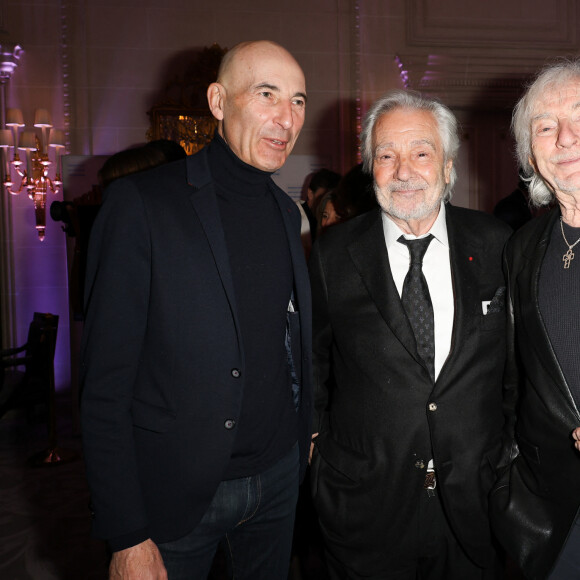 Nicolas Canteloup, Pierre Arditi et Hugues Aufray - Soirée de gala pour la Fondation de la recherche en physiologie, les Stethos, au George V à Paris. Le 18 mars 2024. © Coadic Guirec / Bestimage