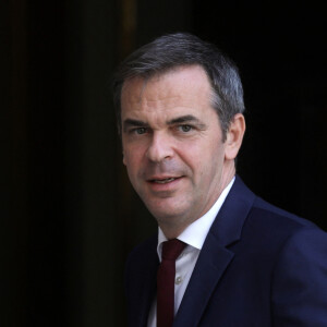 Olivier Véran, ministre délégué, chargé du Renouveau démocratique, porte-parole du Gouvernement - La Première ministre réunit les présidents de groupes parlementaires de l'Assemblée nationale et du Sénat à l'hôtel de Matignon, Paris, le 3 juillet 2023. © Stéphane Lemouton / Bestimage