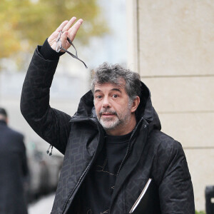 Stéphane Plaza à la sortie de l'émission "Les Grosses Têtes" aux studios RTL à Neuilly-sur-Seine, France, le 21 novembre 2022. © Jonathan Rebboah/Panoramic/Bestimage