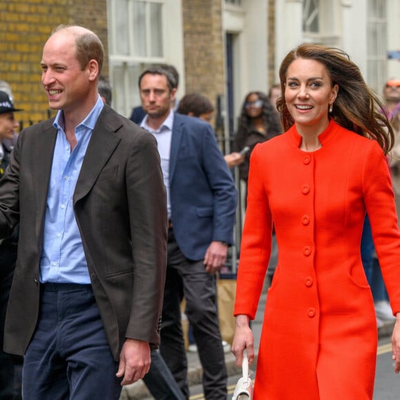 L'épouse du prince William se remet d'une opération chirurgicale à l'abdomen 
Le prince William de Galles et Kate Catherine Middleton, princesse de Galles, se sont rendus au pub Dog and Duck, à l'occasion de leur visite dans le quartier SoHo de Londres. Le 4 mai 2023