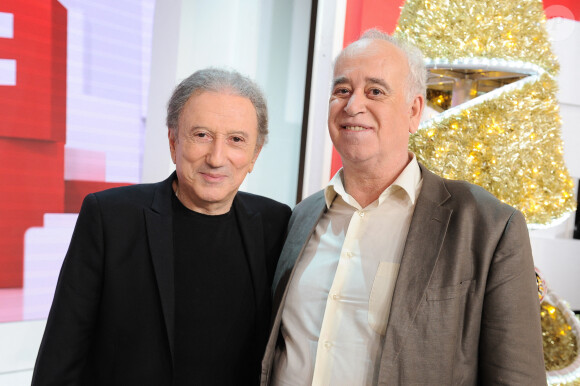 Il s'agit de Michel Drucker.
Exclusif - Michel Drucker et Sylvain Augier - Enregistrement de l'émission Vivement dimanche au studio Gabriel à Paris, le 11 novembre 2023, présentée par M.Drucker et diffusée le 3 décembre 2023 sur France 3. © Guillaume Gaffiot / Bestimage