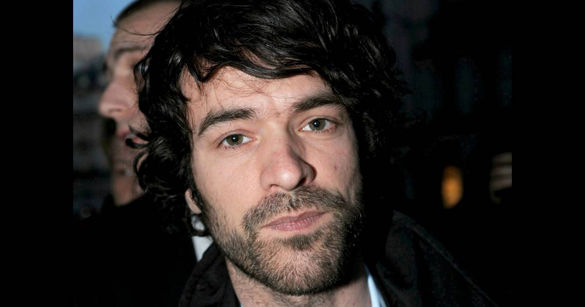 Romain Duris arrive dans les studios d'Europe 1 le 16 mars 2010 ...