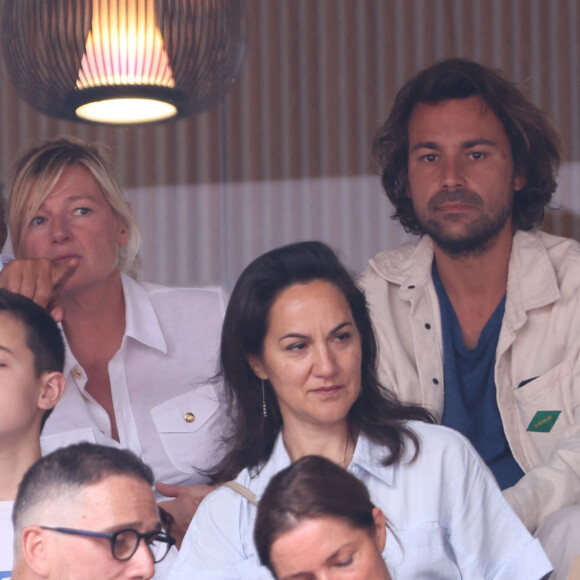 Nagui, Anne-Elisabeth Lemoine, Bertrand Chameroy - Célébrités en tribunes des Internationaux de France de tennis de Roland Garros 2023 à Paris le 11 juin 2023. © Jacovides-Moreau/Bestimage