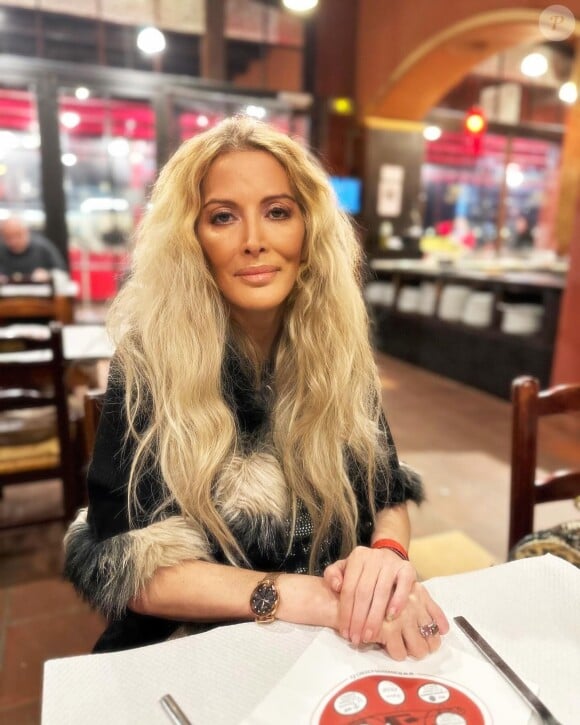 Loana a publié une photo d'elle dans un restaurant de Cannes
Loana a partagé des photos d'elle sur Instagram après ses deux récentes hospitalisations.